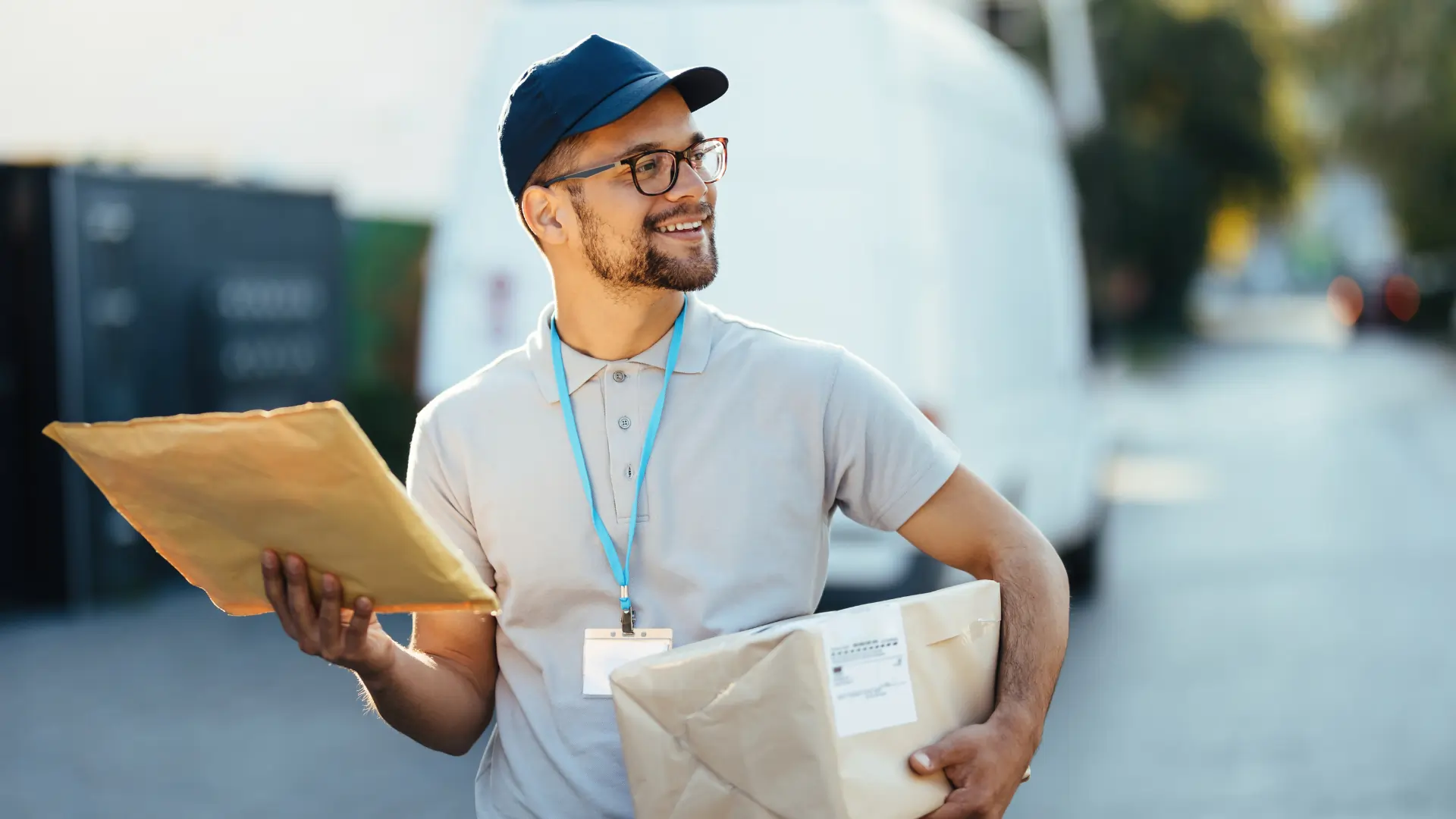 Un intérimaire en poste en tant que livreur