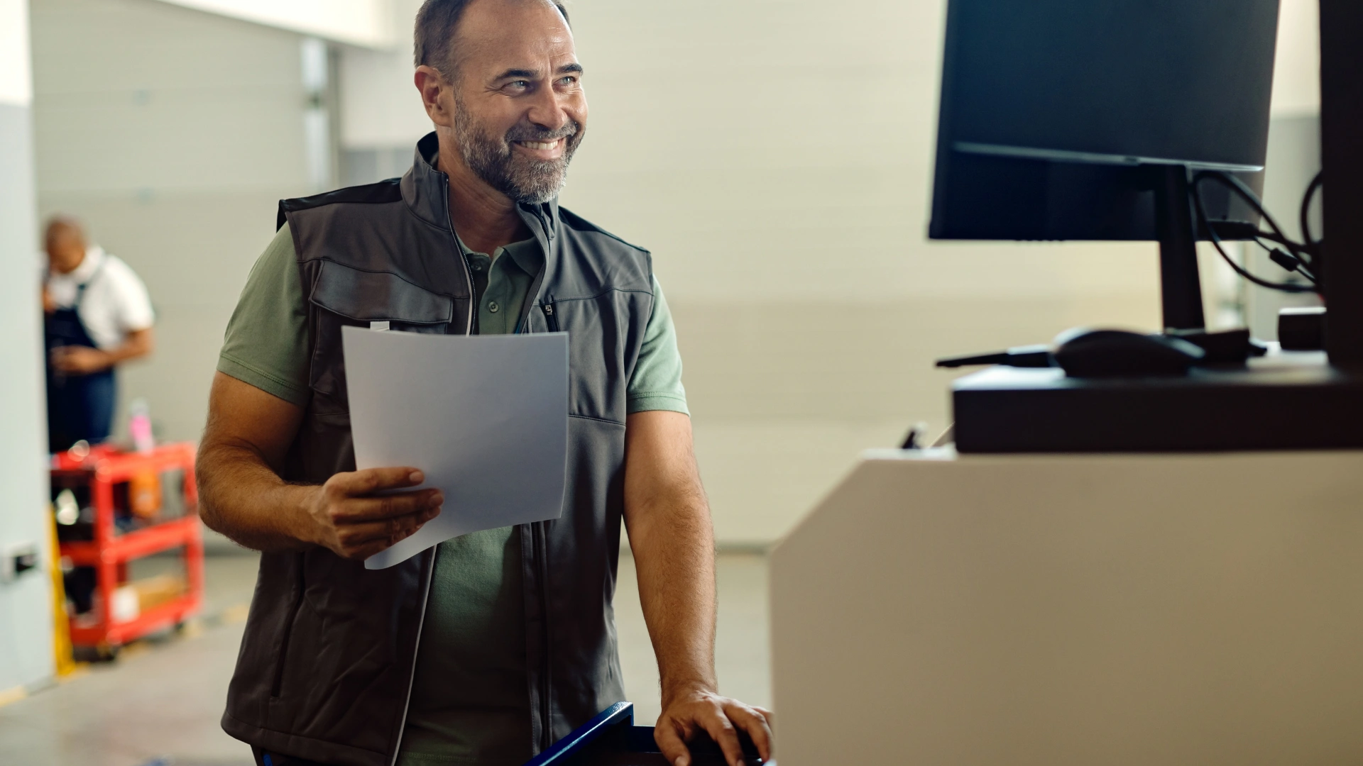 Cet homme est en contrat d'intérim en CDI